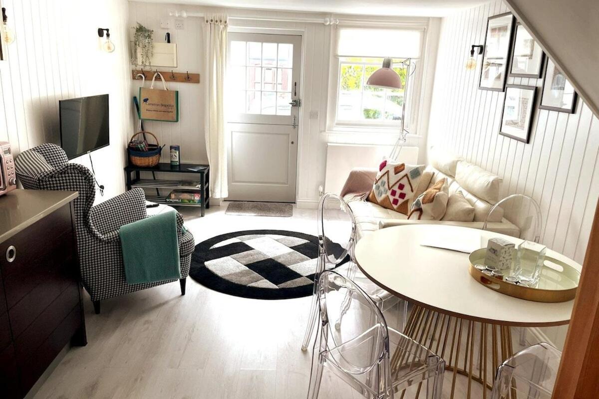Stylish Cottage With Quay And River View Lymington Exterior foto