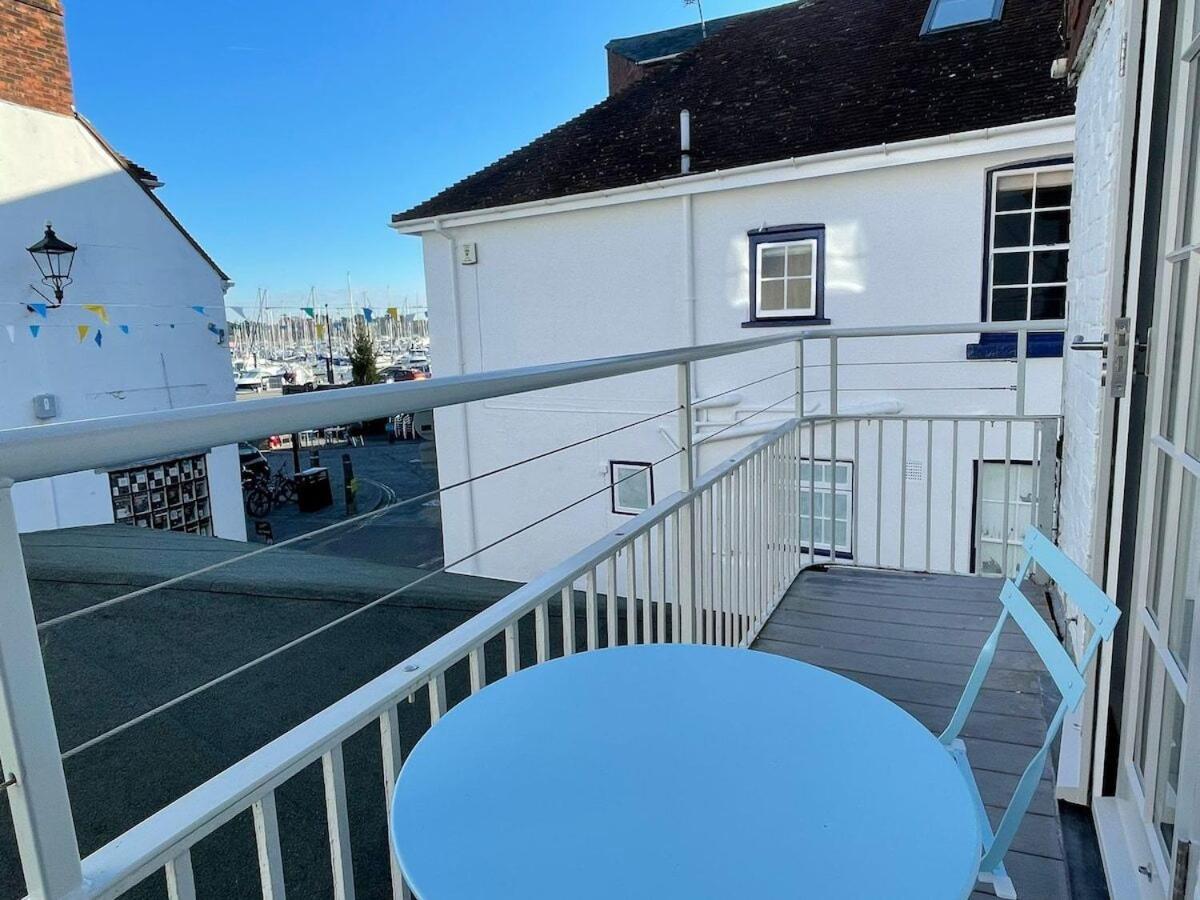 Stylish Cottage With Quay And River View Lymington Exterior foto